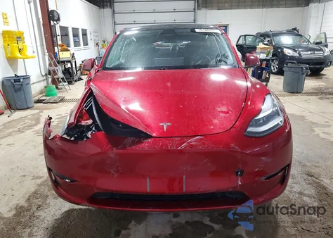 2024 Tesla Model Y из США, поврежденный, VIN 7SAYGDEE2RF032735